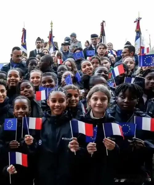 一个国家能蠢到什么程度？看看法国就明白了。目前法国是欧洲黑人占比最多的国家，黑