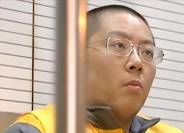短短18个月就挥霍掉380多亿公款，平均每个月烧掉20多个亿，不仅直接买空奢侈品