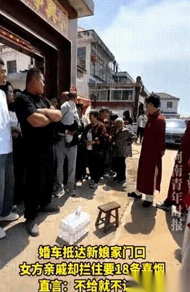 江苏沭阳一场婚礼，接亲的车队刚停稳，新郎脸上的笑意还没收回去，一句硬邦邦的话就砸