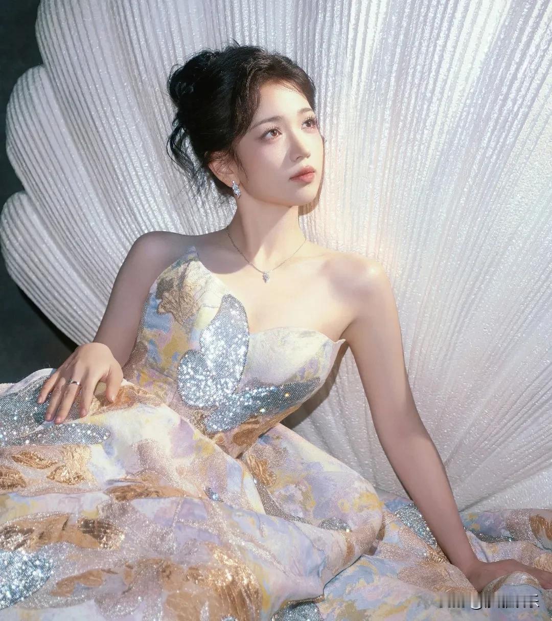 代露娃，冲上热搜！代露娃接短剧被粉丝骂上热搜？拒演B站长剧却进芒果短剧，这