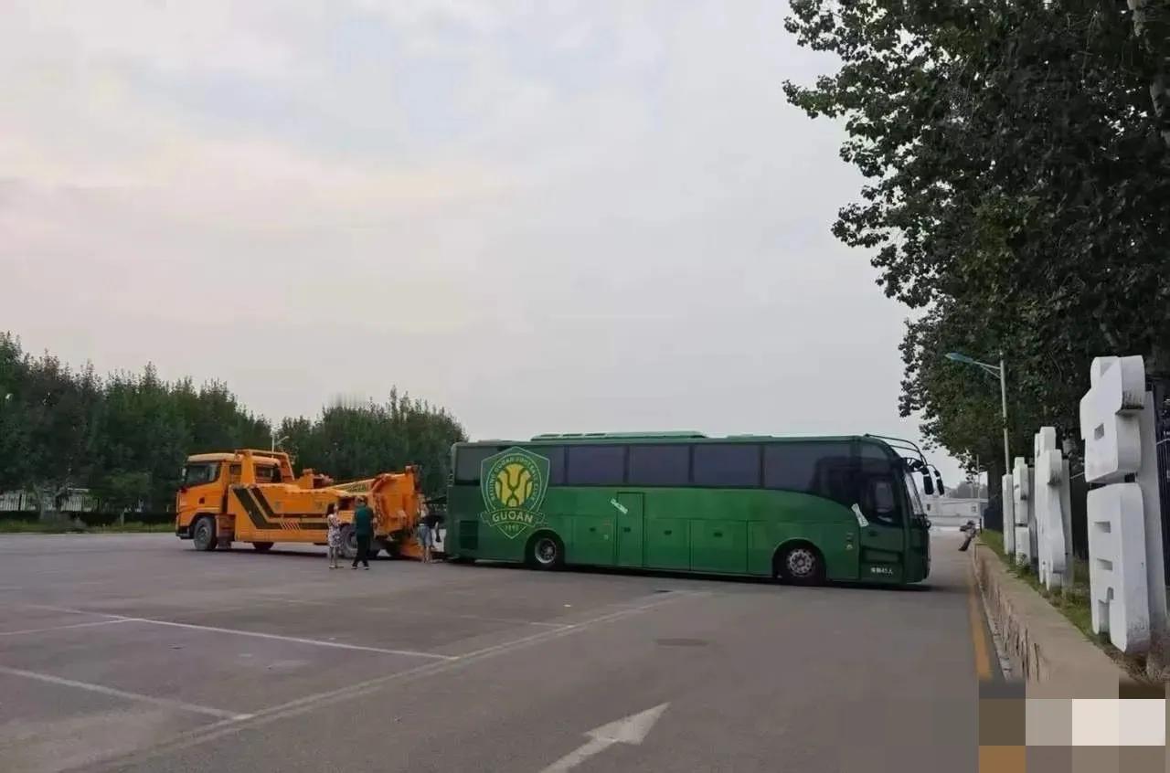 参考绿地暴雷后的上海申花，北京方面不可能不管北京国安，山东信托赚麻了。北京