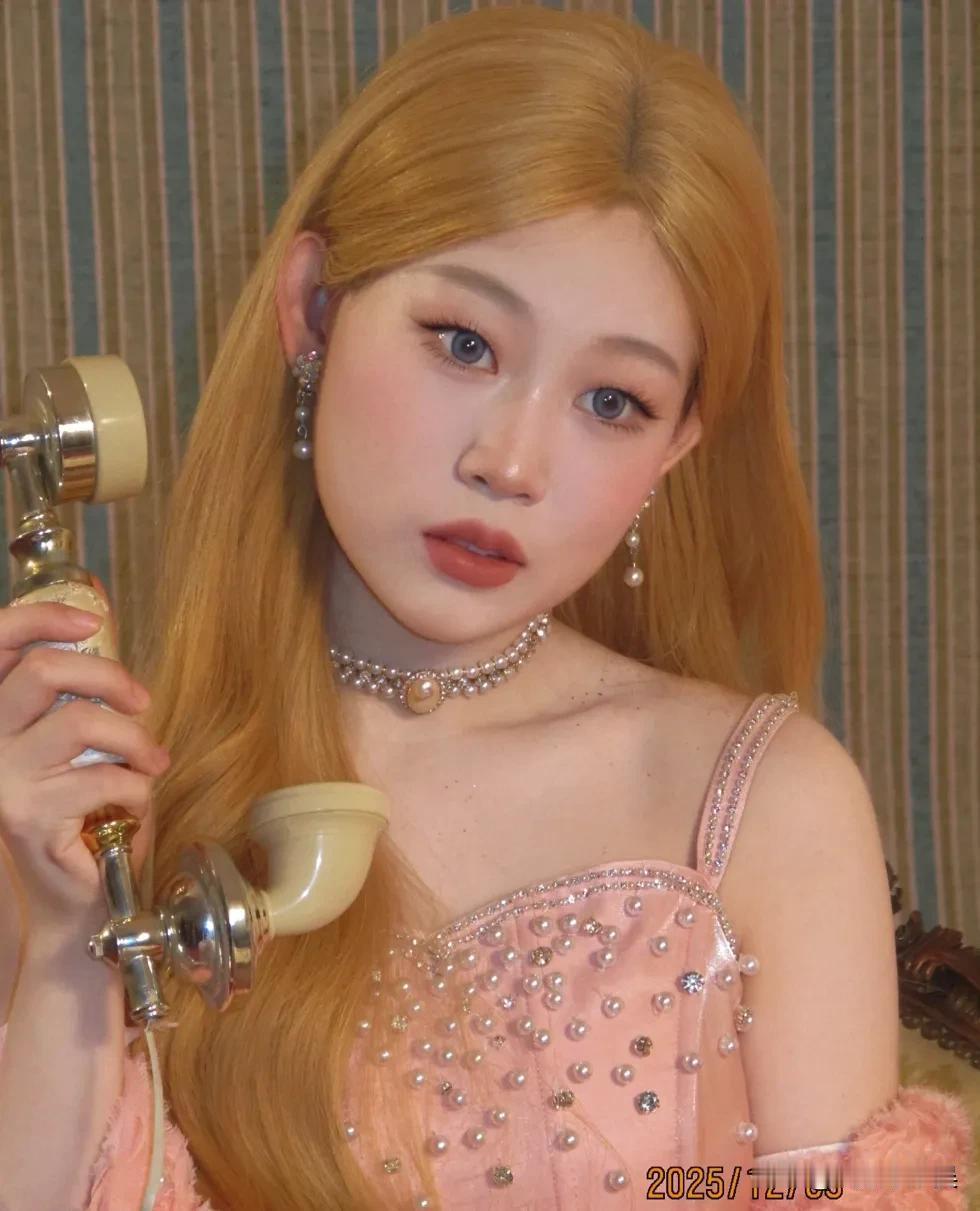 刷到沈佳润那个3万8的妆造时，我第一反应是心疼钱。但转念一想，这恰恰证明了：