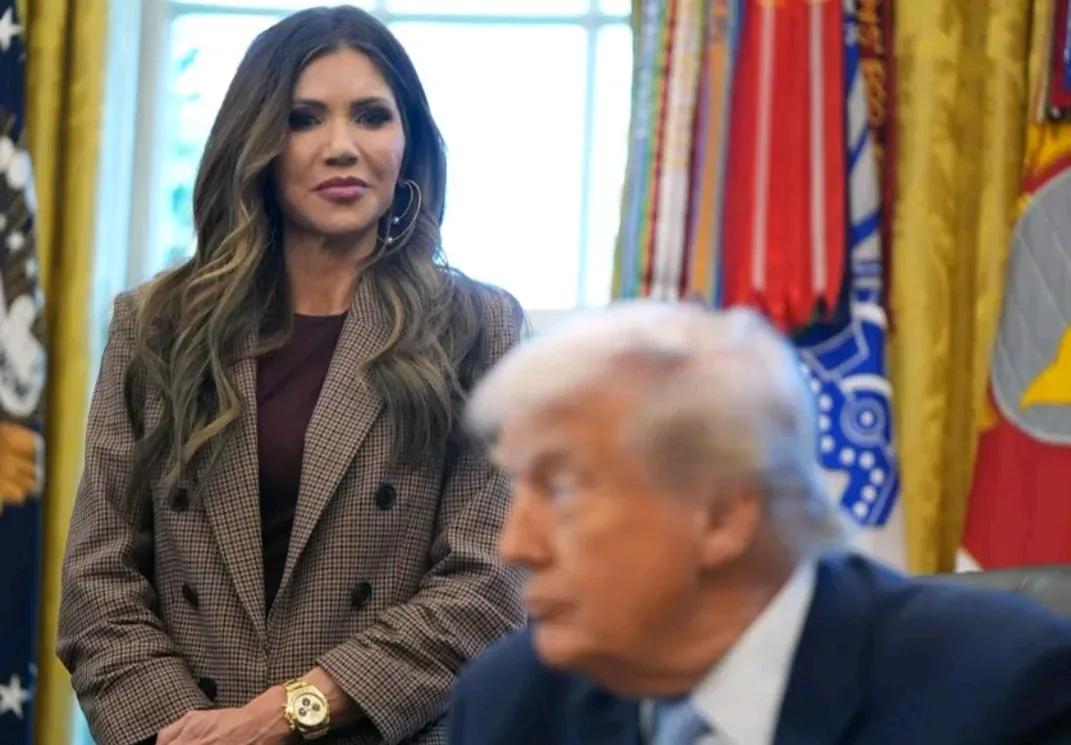 美国明州事件也是扑朔迷离了刚刚看到网上一个推文：明尼阿波利斯市市长弗雷1月2