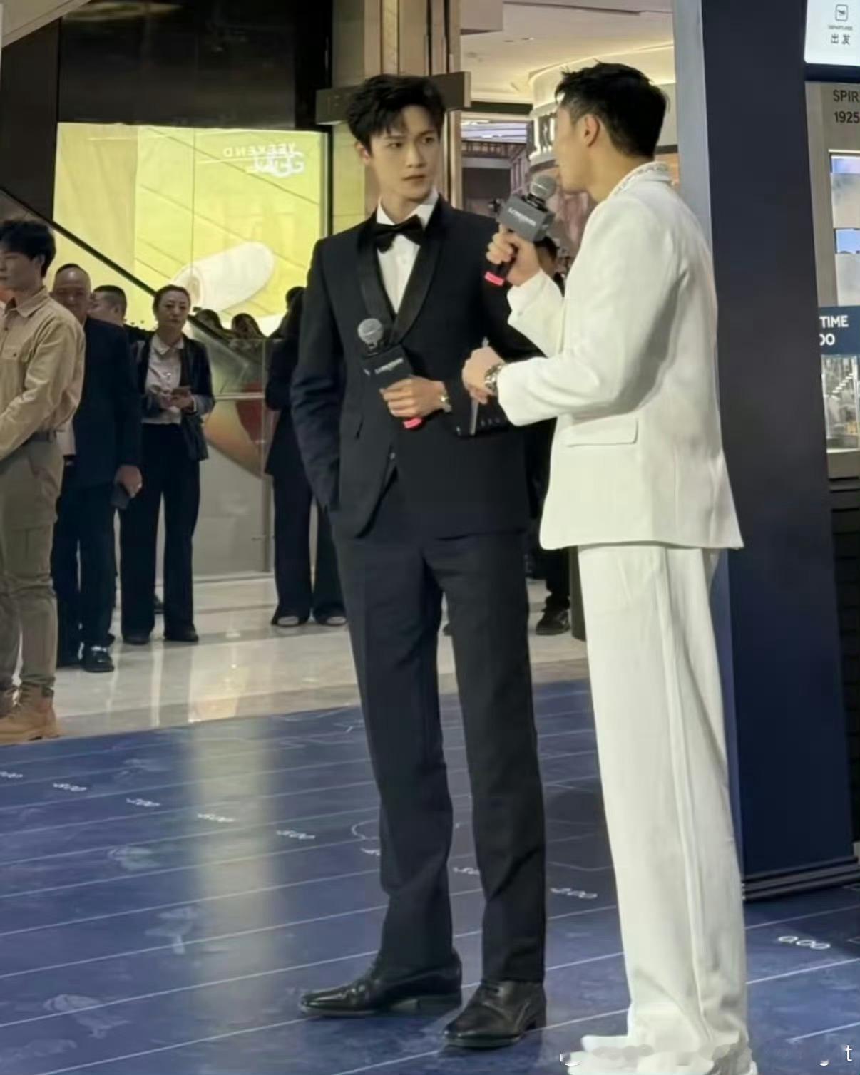 对李昀锐182的身高有了实感这盘靓条顺的，好优越的身材