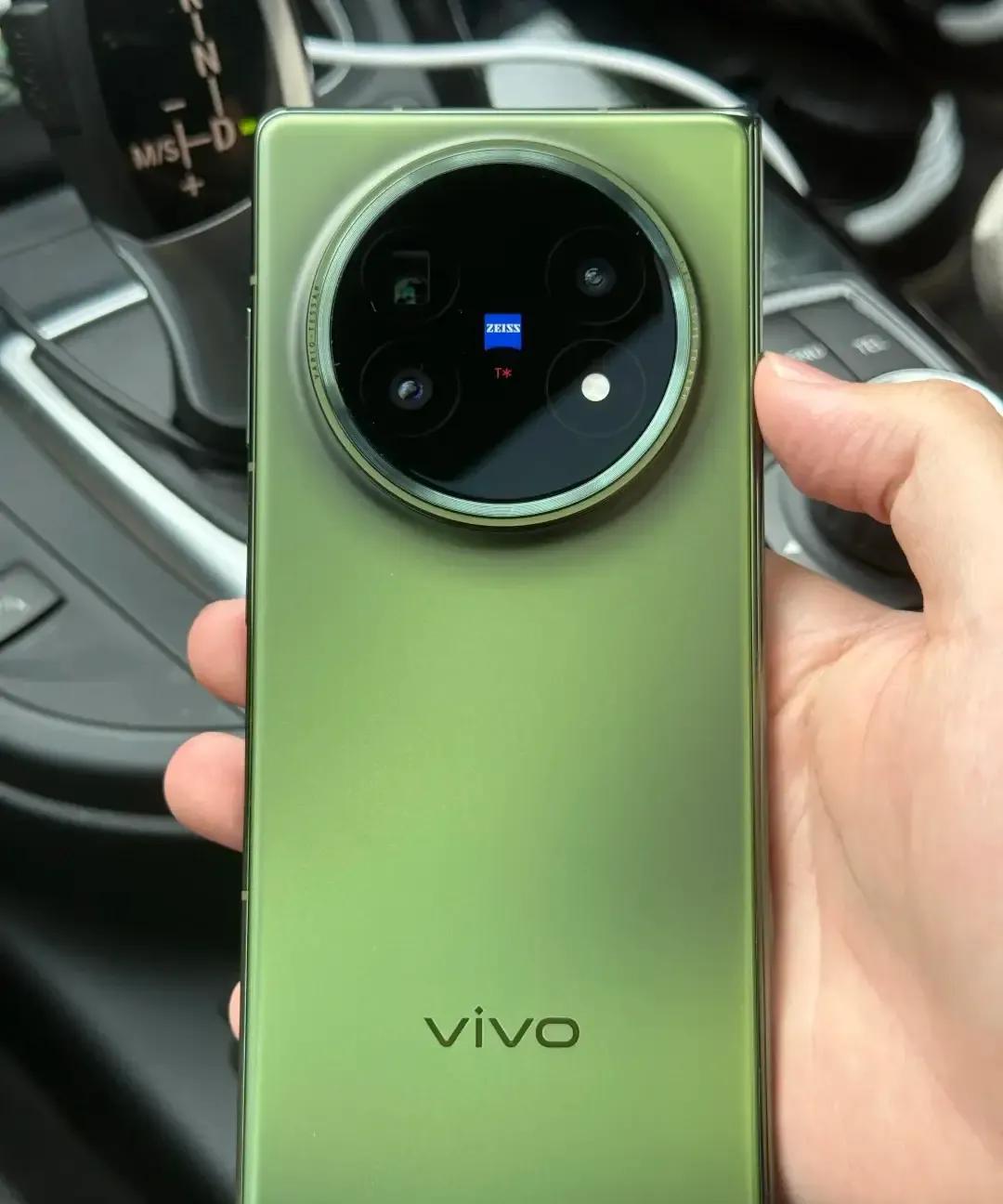 一个无论如何都要选vivoXFold5的理由：就是屏幕，vivoXfold5