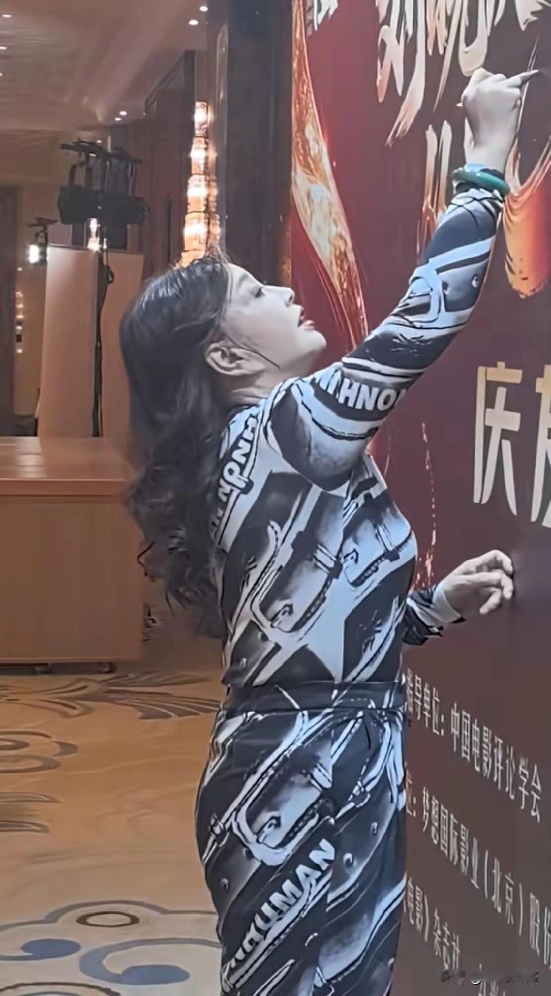 刘晓庆已经从艺50年了，以前真没有想到她的从艺时间竟然有这么长，已经有半个世纪的