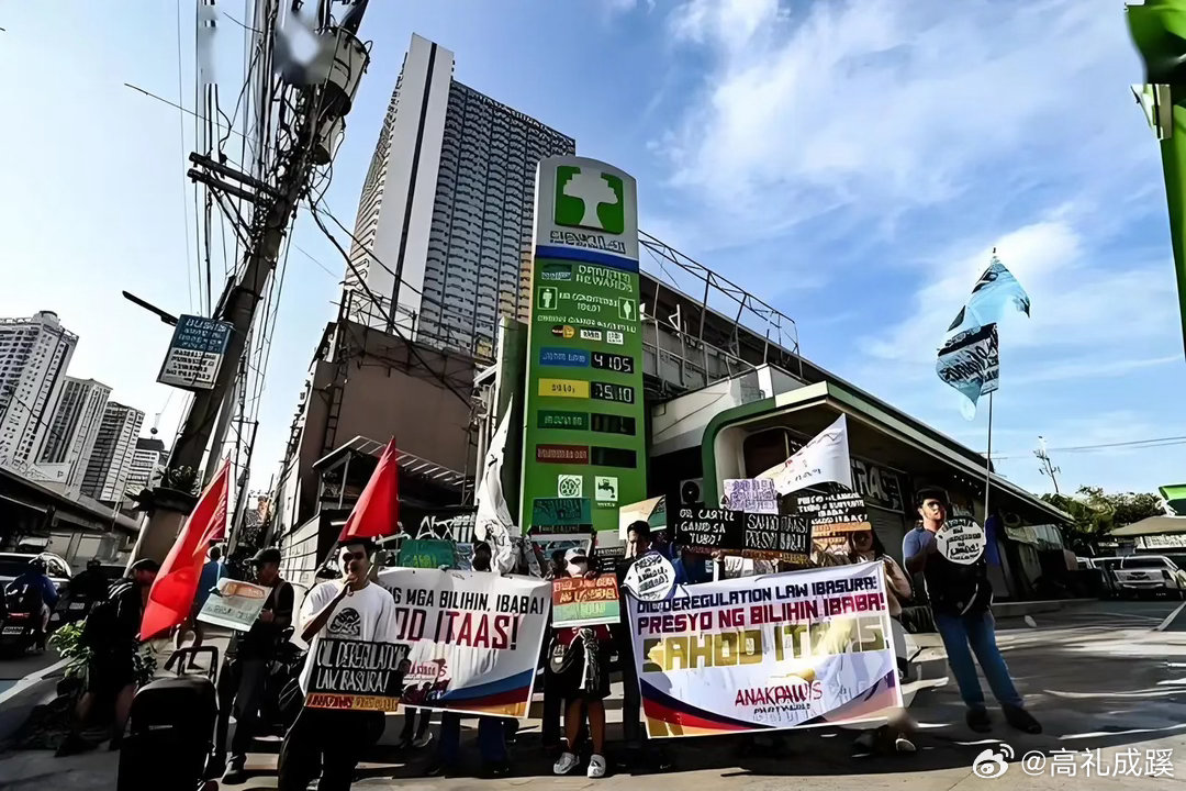 菲律宾民生崩盘借南海转移矛盾菲律宾马尼拉爆发大规模游行抗议，多地运输团体发起全国