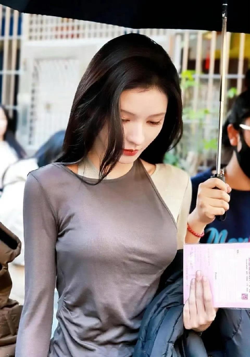 张予曦这衣服肯定很凉快吧​​​