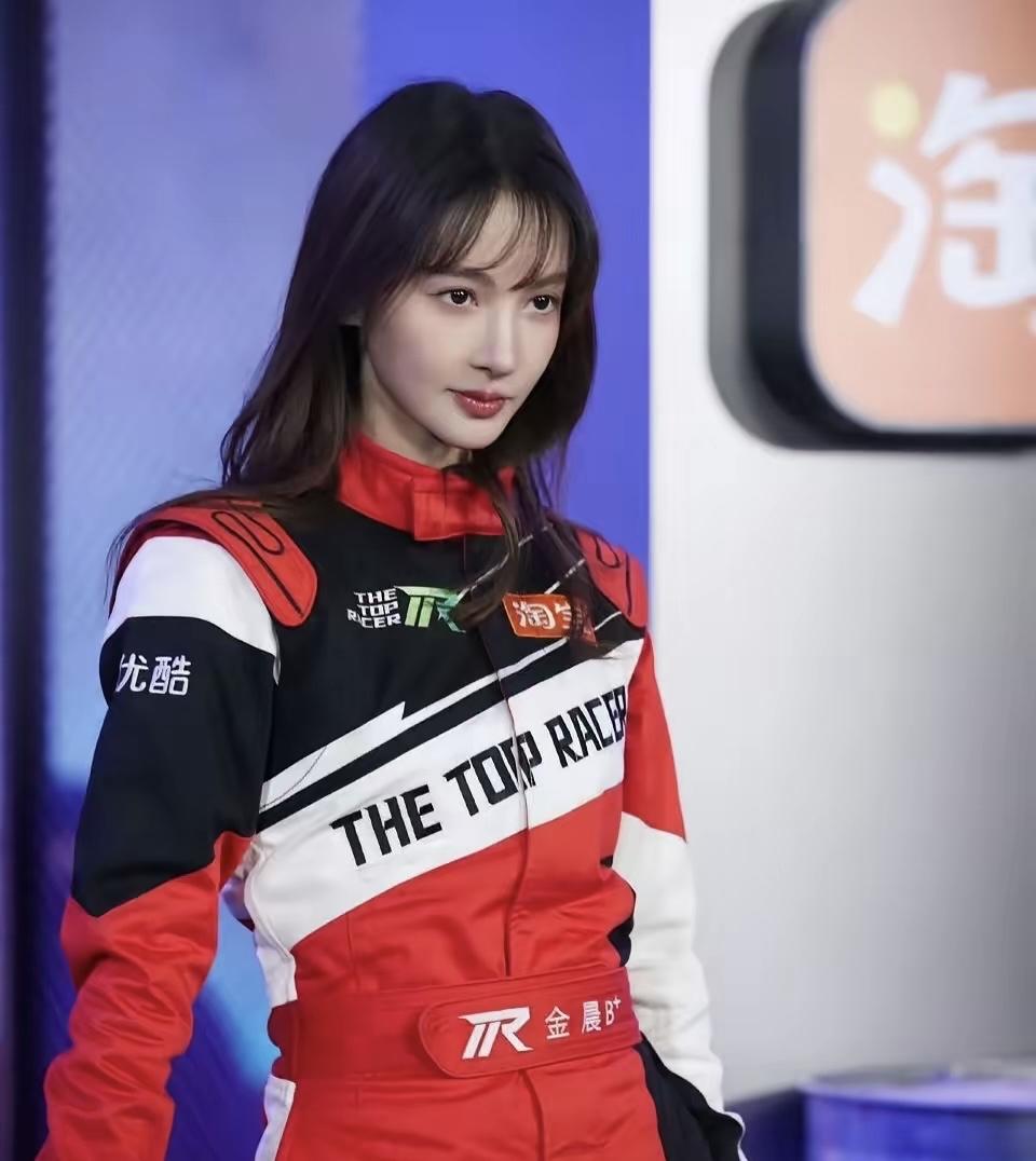 网传金晨肇事逃逸？根据网友的分析大家觉得这个事儿有三个疑点第一，时间线有