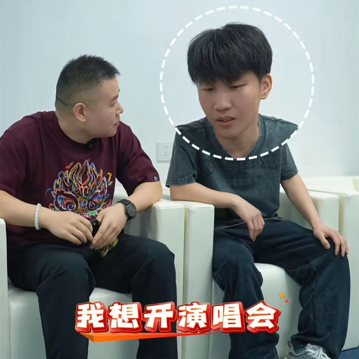 刘筱亭要办演唱会，被岳云鹏灵魂拷问，刘筱亭不管不顾，抱师父大腿苦苦哀求！德云社岳