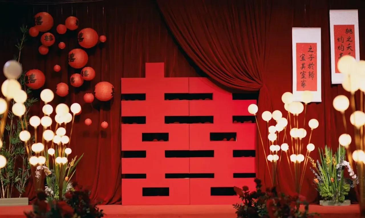 一个乡镇市场监督管理所的所长，儿子结婚大设宴席，居然摆了85桌，好大的排场啊。