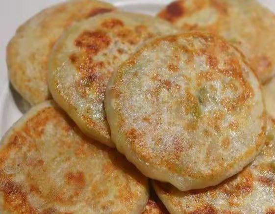我烙馅饼，老公熟一个吃一个，连吃6个之后却说：我饱了，你别烙了，我一口没吃，他心