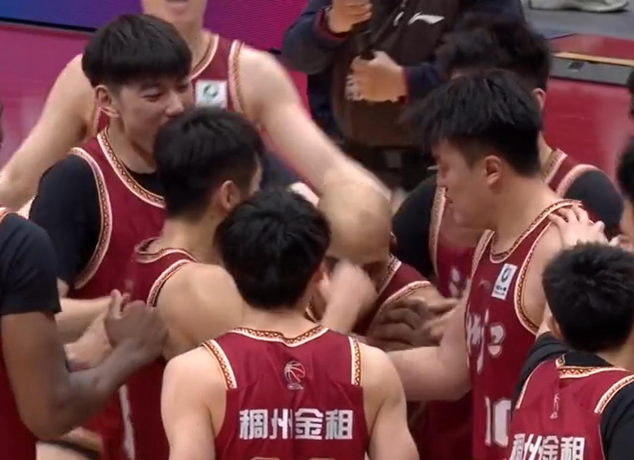 浙江队：球迷李某已经被公安部门行政立案调查！刚刚，浙江队官方直接发了通告，一则