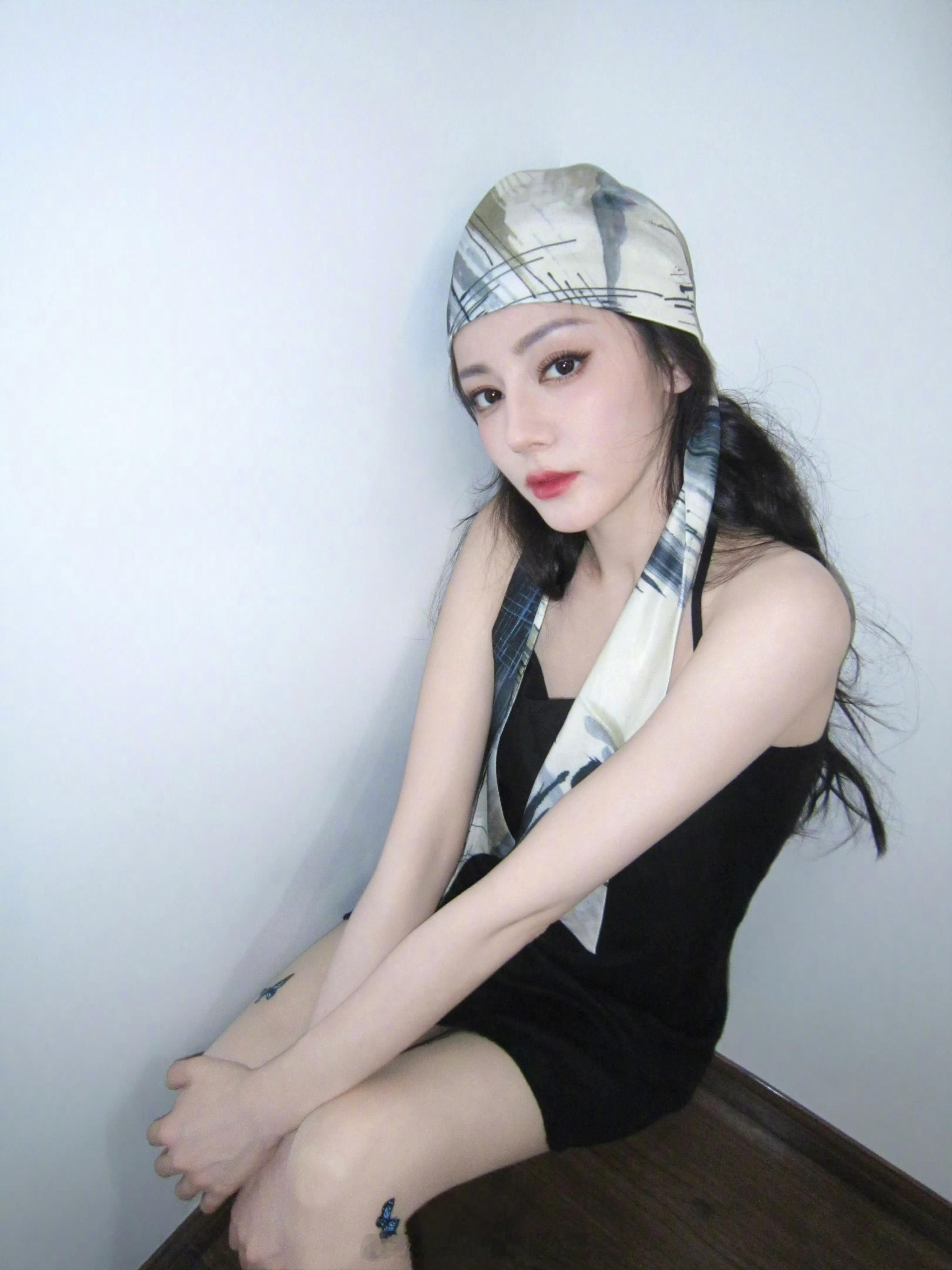 热巴最新丝袜穿搭迪丽热巴蝴蝶丝袜​​​