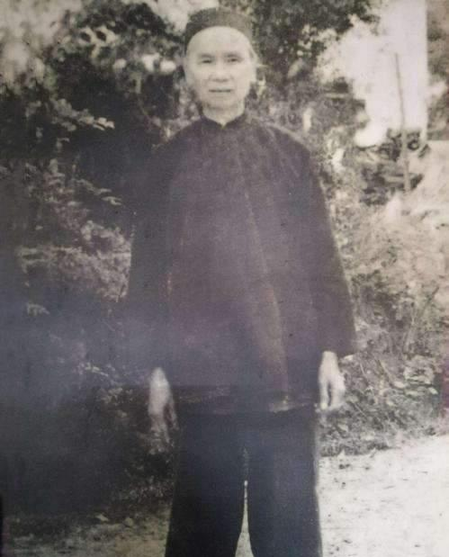 1935年，陈毅因腿伤藏于农户家，遇上国民党搜查，来不及通知陈毅，关键时刻农妇拉