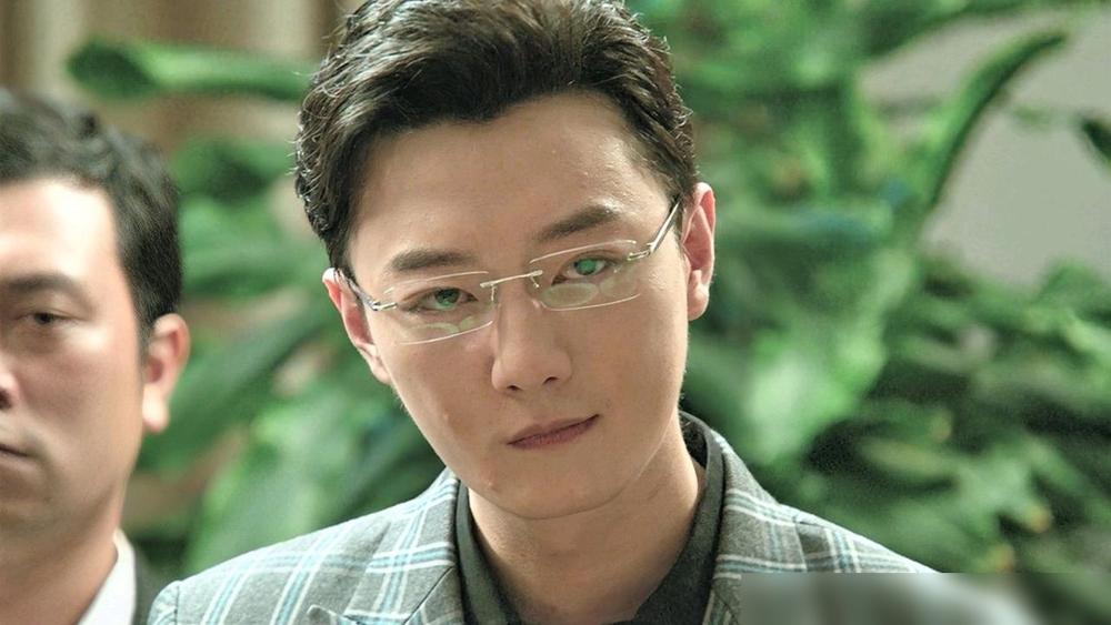 《狂飙》中，高启盛杀李宏伟的时候不小心留了一口气，这符合他的智商吗？其实这种