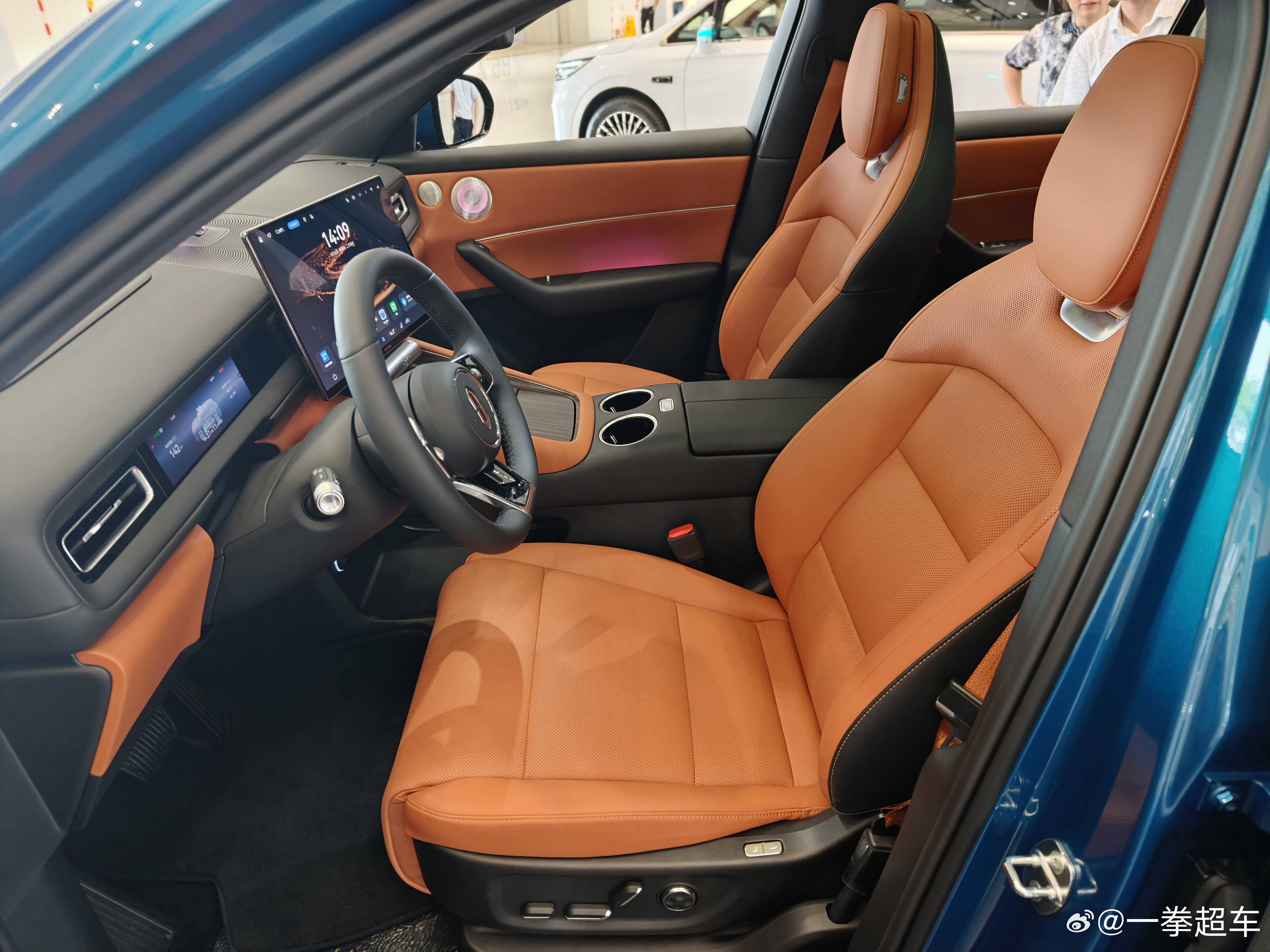 看了下问界m6，前后排座椅都很舒适，空间特别大，盲猜月销15000➕