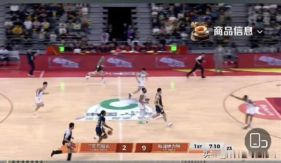 目前广东队的进攻打法就是在饮鸩止渴，杜峰是完全牺牲了国内球员的价值，进攻端全都甩