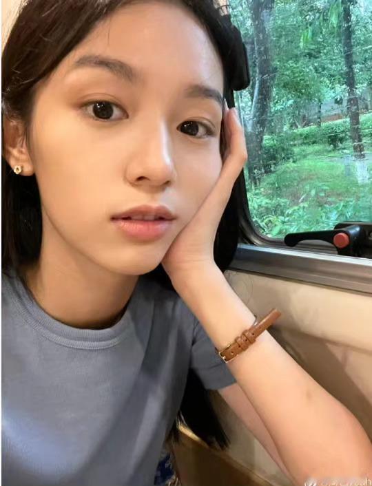 周也素颜照纯享