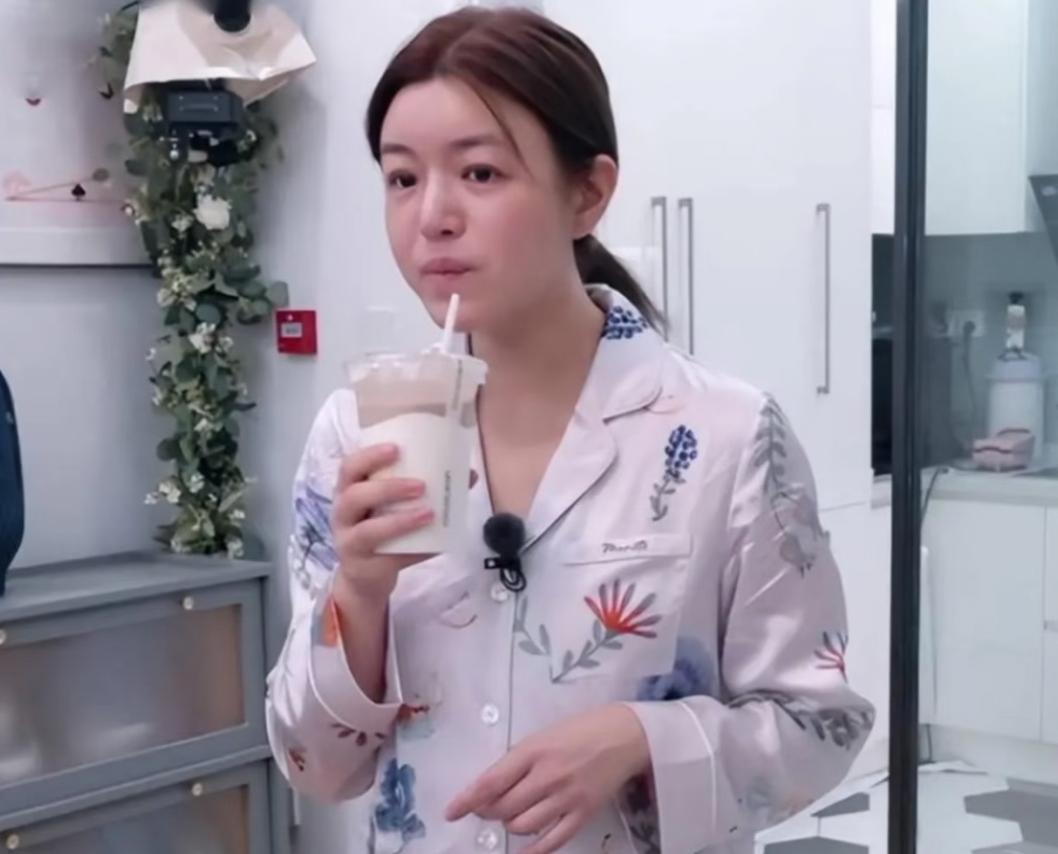 有人喷陈妍希的演技我能忍，吐槽身材我也能接受，但拿刚起床的素颜状态去攻击她，