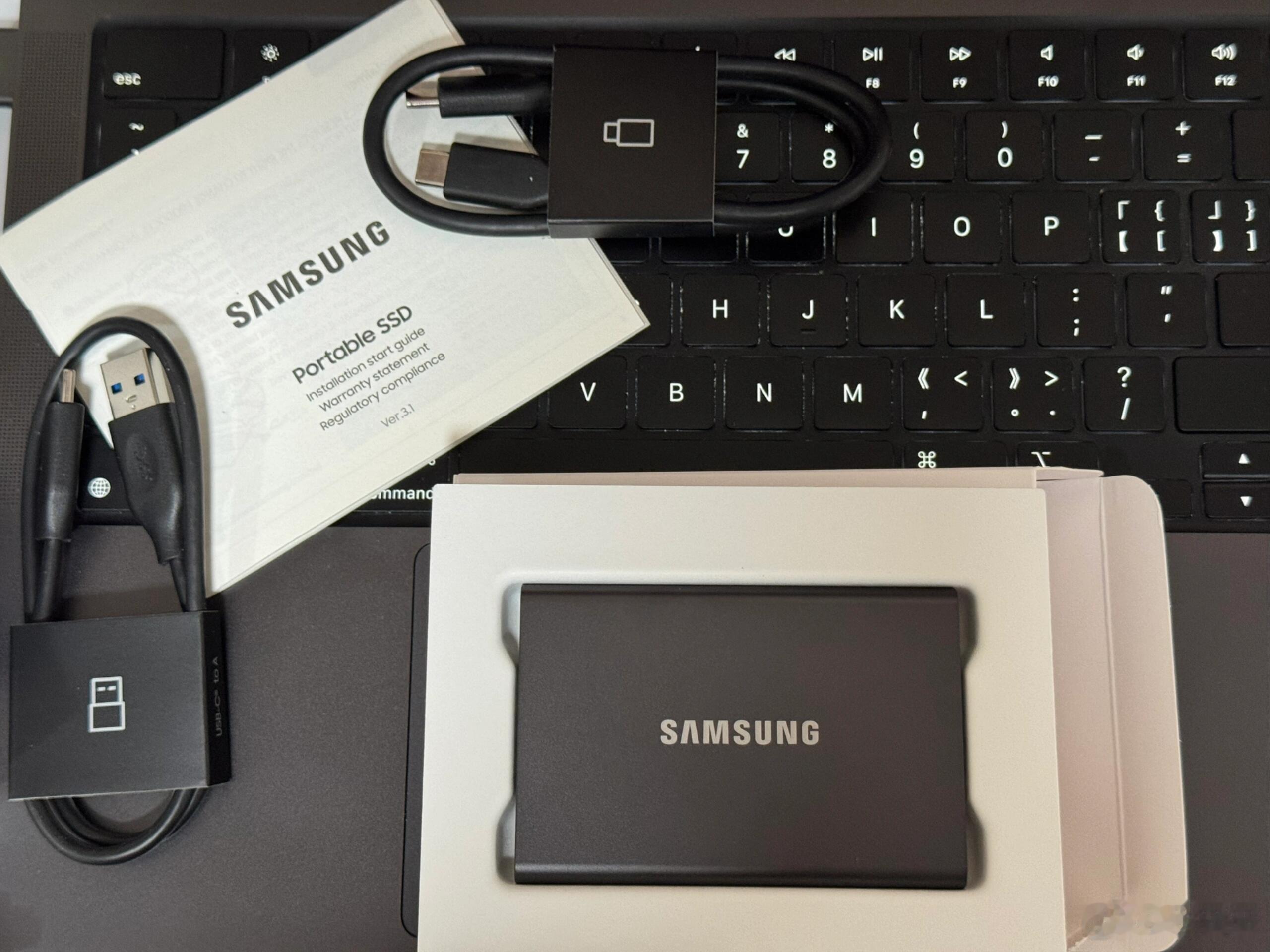 三星T7⚙️性能表现：三星固态硬盘T7采用USB3.2Gen2接口，顺序读