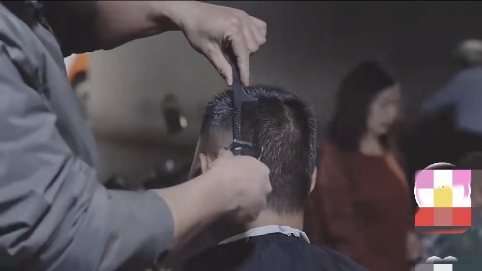 深圳理发今天，到西乡的沃尔玛里的一个理发店剪了个头发，20元钱，