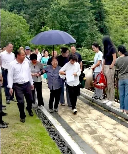 #夏日生活打卡季#五月二十二日，是中国″杂交水稻之父″袁隆平院士逝世四周年，夫