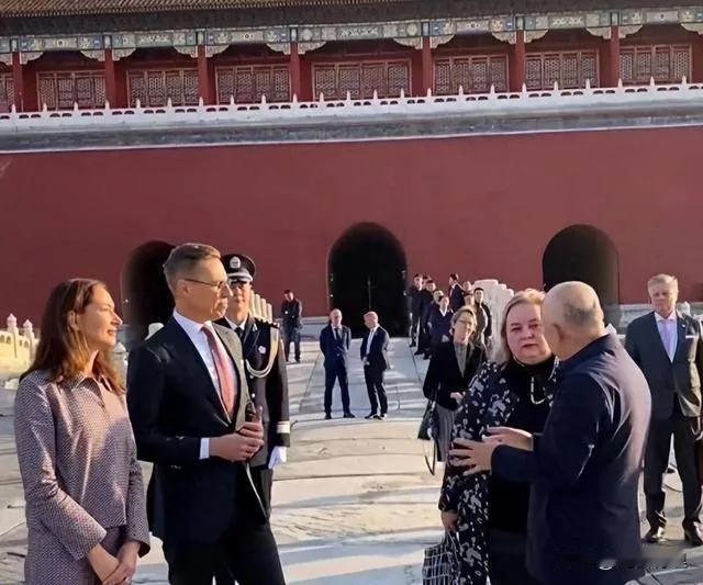 打破17年僵局！芬兰总理带团来华，放下纠结，终究是生意大过天。昨天看新闻，发