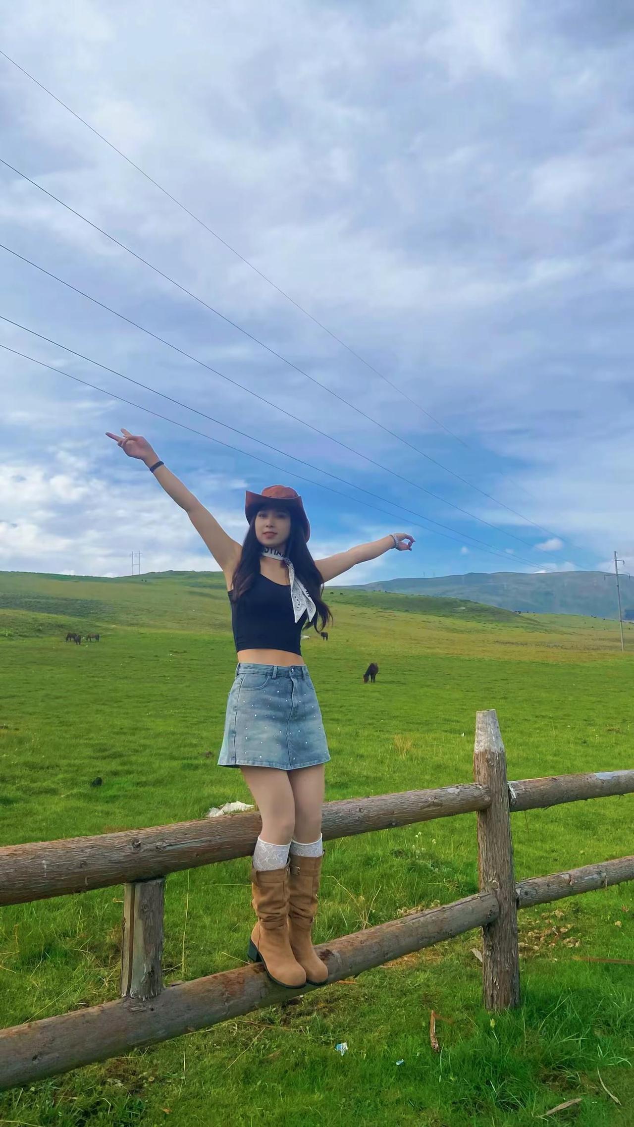 我不复杂，但也不简单。待人随和，却有自己的原则。善良和爱都是免费的，但从来都不是