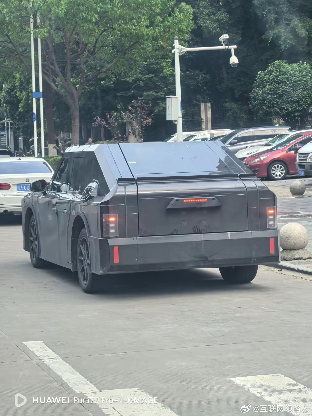 今天在合肥看见辆特奇葩的车，有谁认得这是啥型号不？