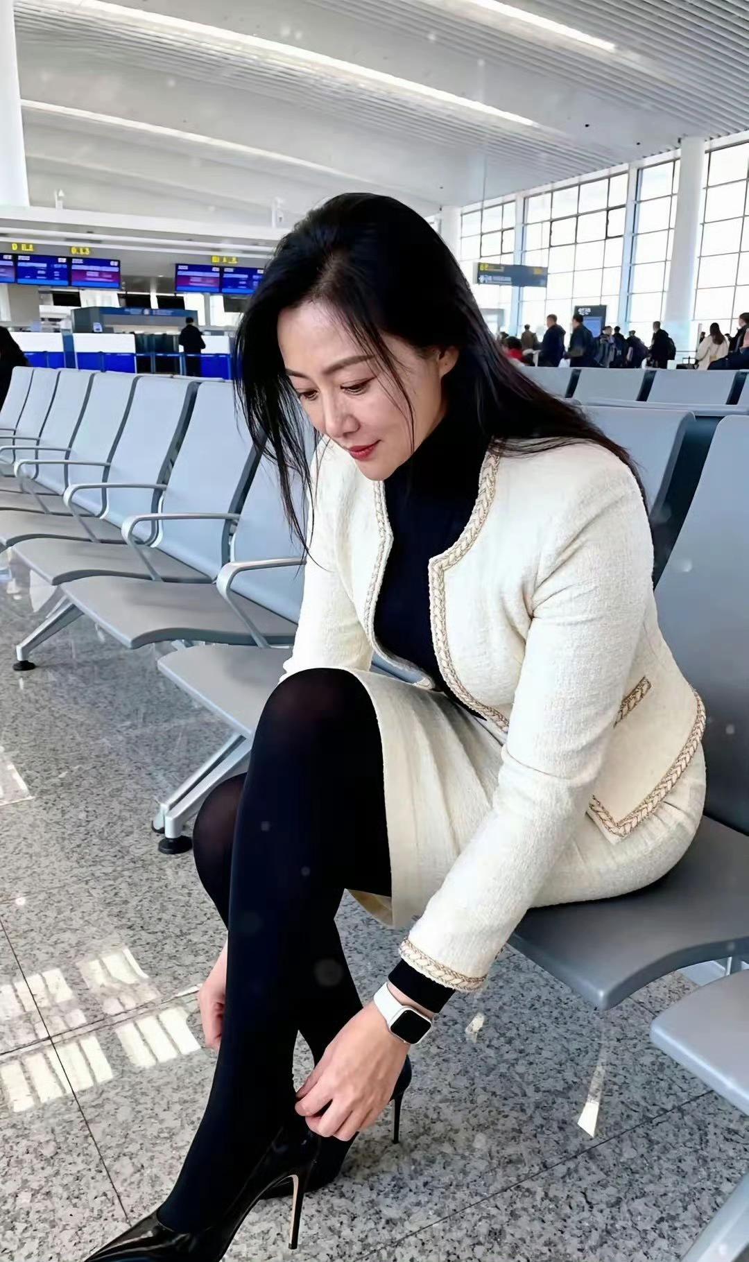 候车室美女姐姐