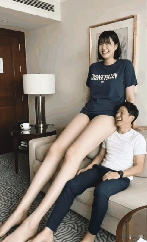 真的假的？太惊讶了，从肚脐眼开的叉吧?