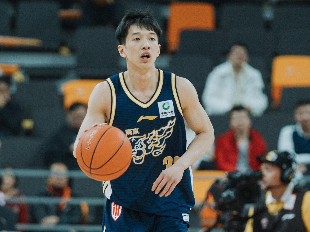 CBA签约消息：据知名篮球记者宋翔报道，广东男篮在管理层、教练组进行了重大调整，