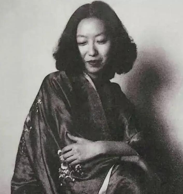 张爱玲的10大人间清醒语录，读懂了就不再纠结。除了爱情里的“卑微”，张爱玲更是