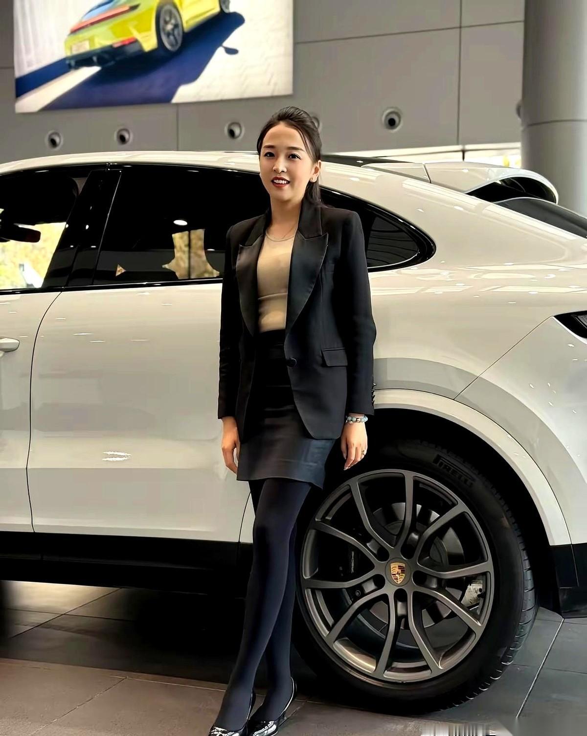 都说她是销冠，把保时捷卖成了白菜。一堆人跑去分析她的专业能力、话术、客户心理…