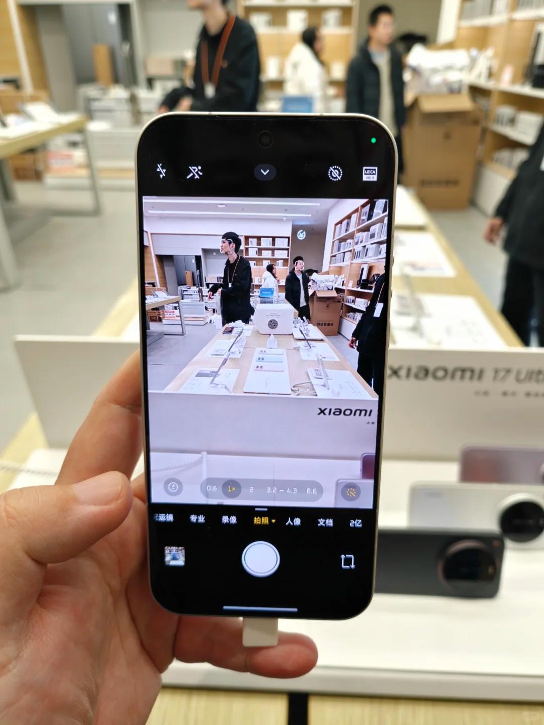 给自己换手机，我也在小米17Ultra和荣耀Magic8Pro之间犹豫过。小