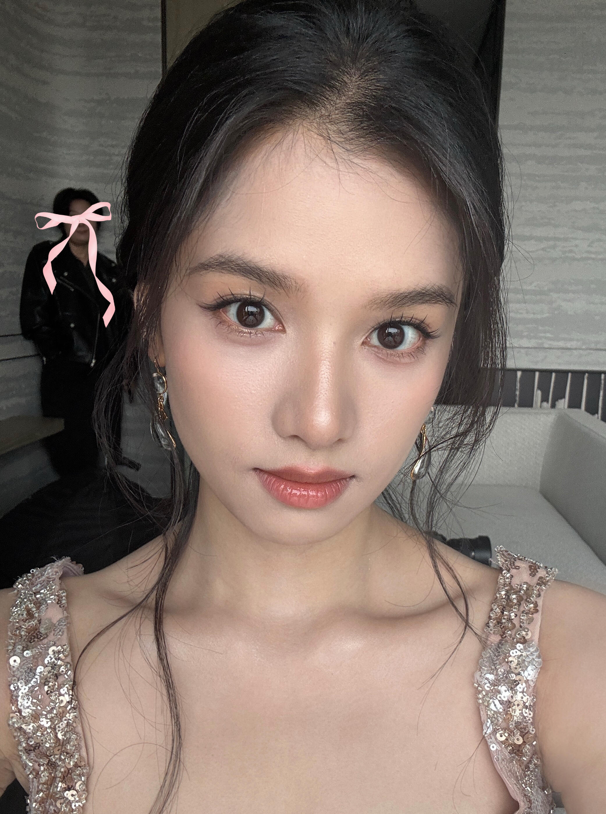 张婧仪今日自拍更新女神又把我们当镜子照了​​​