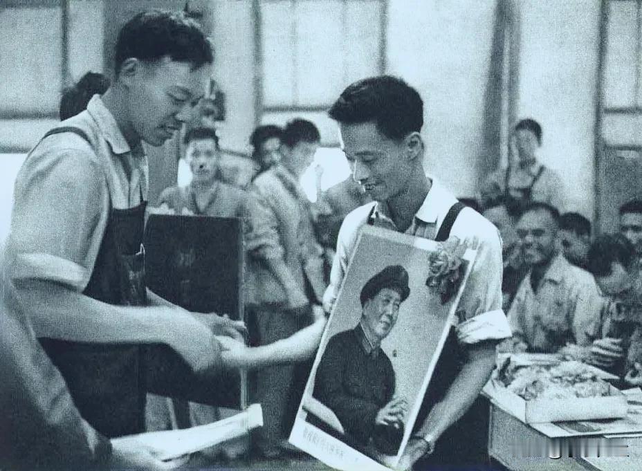 1967年12月，上海先锋电机厂的无产阶级革命派和广大革命职工，在革命的大批判中