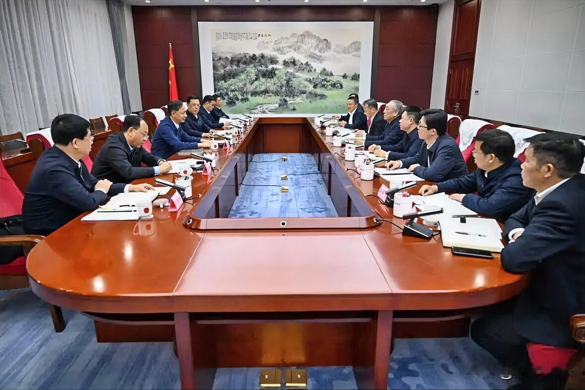 11月25日，中国煤炭地质总局党委书记、国家矿山应急救援大地特勘队第一政委贾春曲