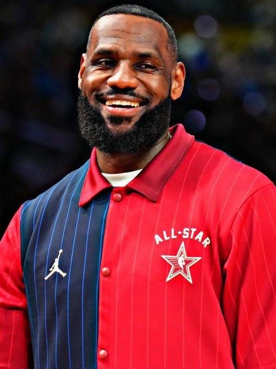 NBA昨天公布了今年的全明星首发阵容，詹姆斯落选首发，现在替补可能都没他份了，因