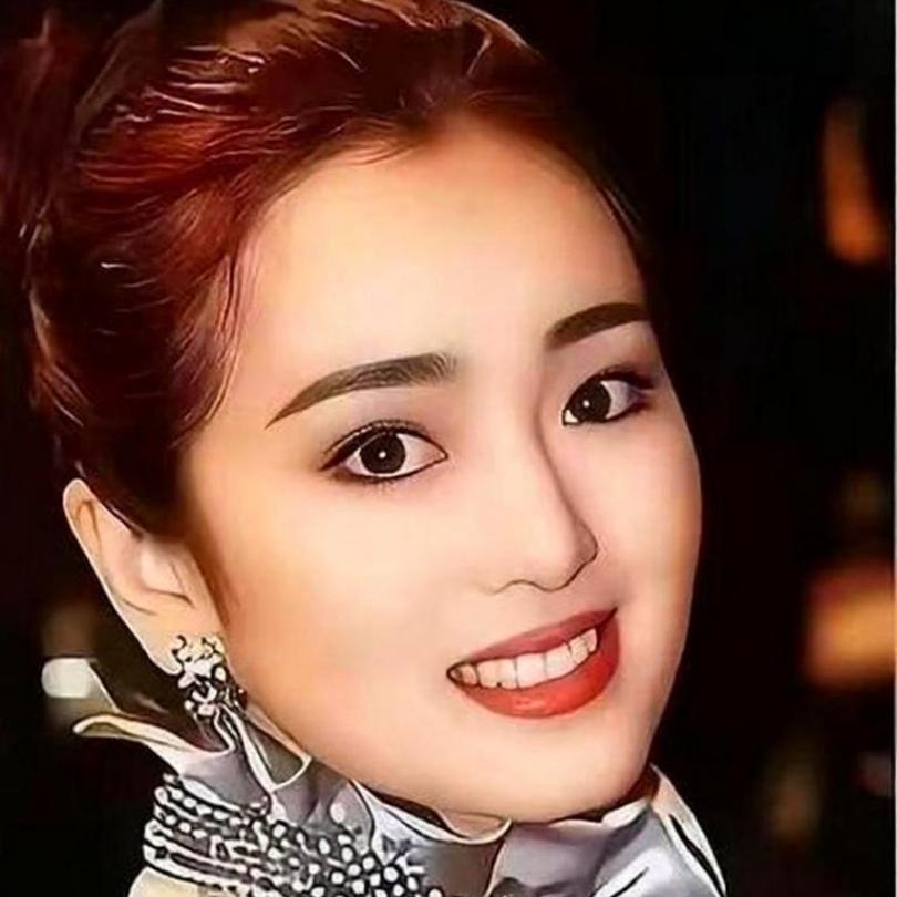 谁能想到，早年巩俐在香港看相，大师的点评后来竟一一应验！大师说她是希腊鼻，