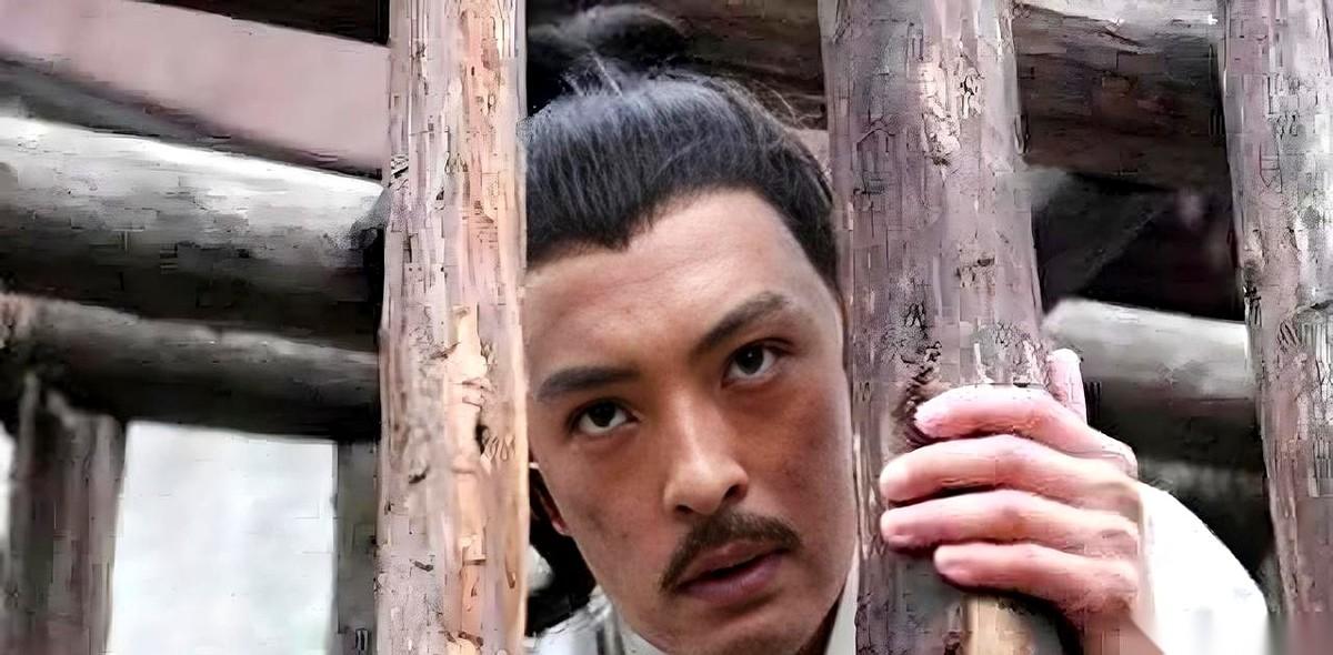 你绝对想不到，丈母娘去死牢里给女婿送牢饭，本来是打算心软捞人的。结果无意间翻开