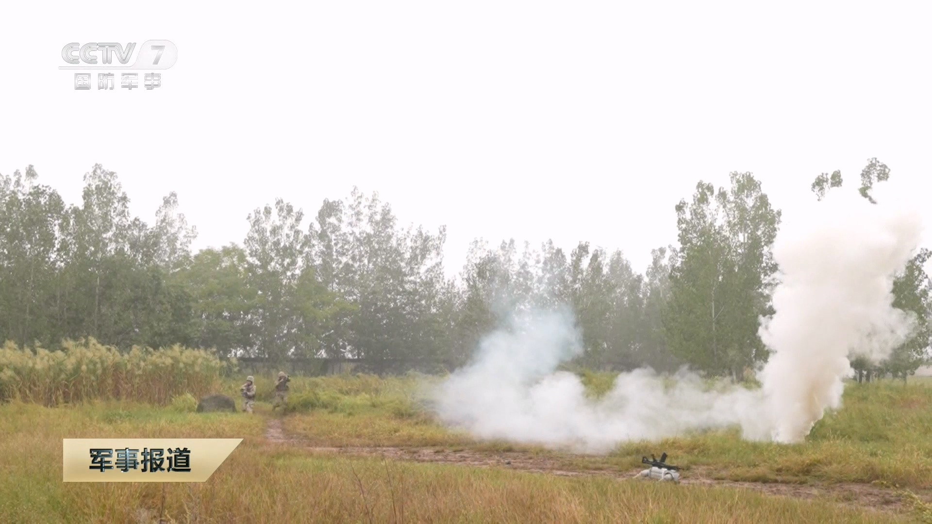 烽火问鼎计划东部战区某部城镇作战演练中，机器狗、穿越机、穿墙雷达等纷纷上阵。