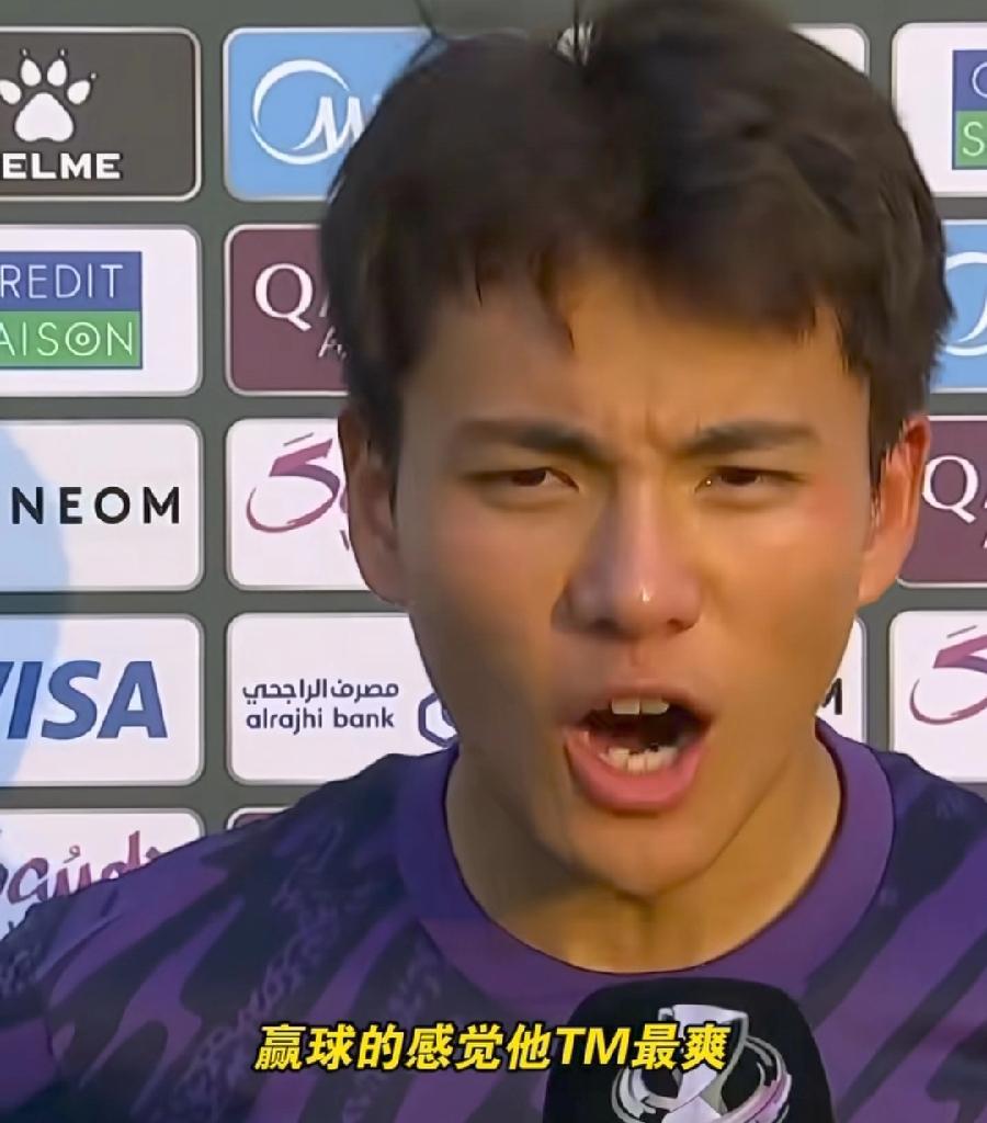 现在的李昊比王大雷厉害！先说这次踢乌兹别克斯坦，常规赛两次飞身扑球，幸亏李昊身高