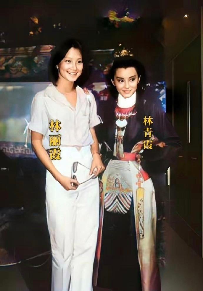 林青霞说自己小时候很自卑，因为妈妈只夸妹妹漂亮，而从来不夸她。明明她比妹妹漂亮多