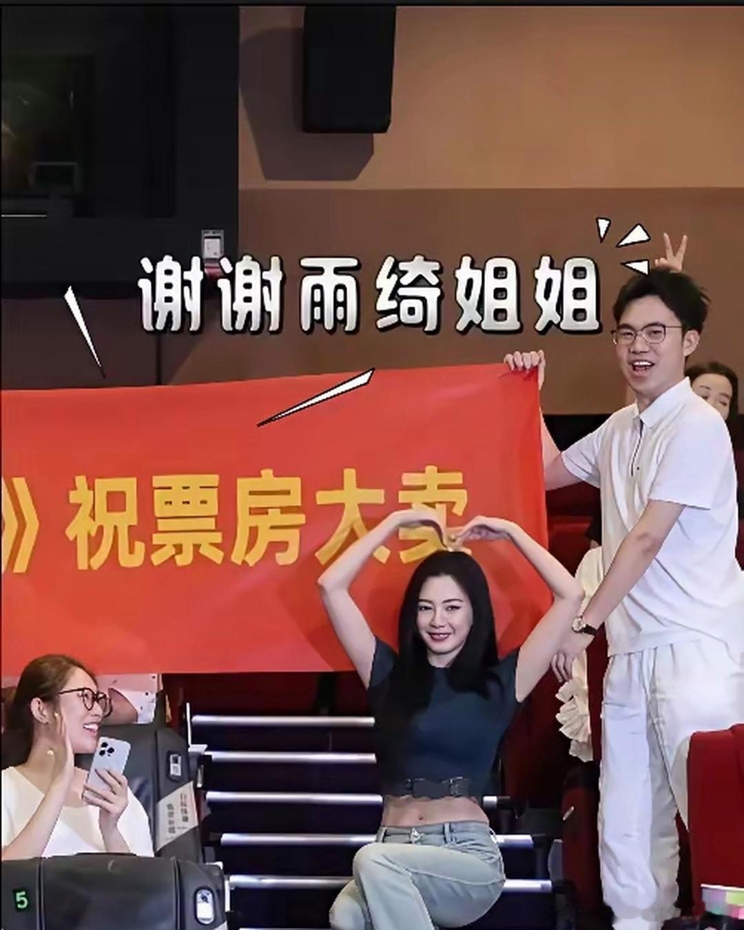 周星驰估计自己都没料到，当年他一手带出来、捧火的各位星女郎，现在全都愿意自己掏钱