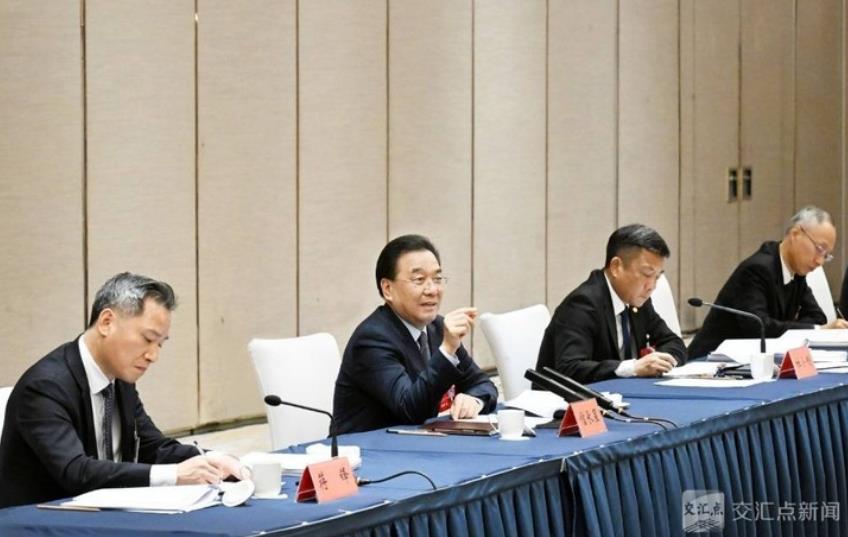 信长星参加无锡代表团审议