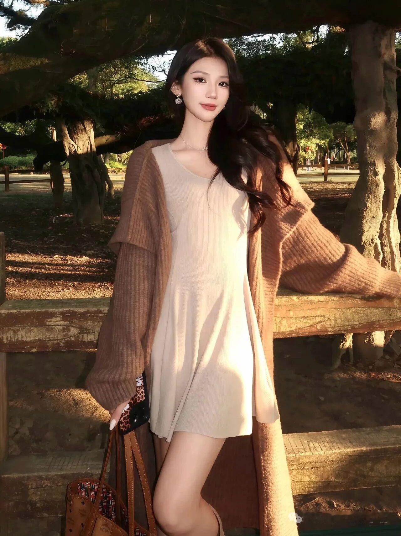 绿树荫下倚栏憩，春风笑语生情丝。什么样的女孩你看一眼就会心动