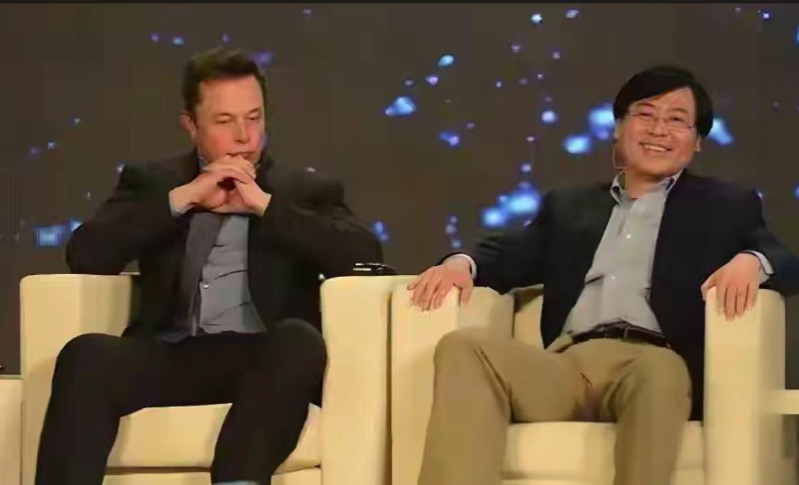 马斯克与雷军合影了，也与杨元庆合影了，但是以马斯克的个性来说，可能最想合影的是余