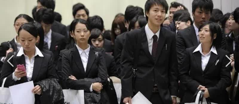 东京公务员一个月能拿到多少钱？佐藤健，今年32岁，毕业于东京大学法学部本